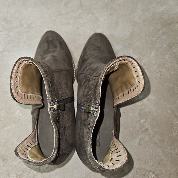 Boutique By CORKYS Booties womens SZ 8 Suede Cutout Ankle Boot Festival Fair - Picture 6 of 11